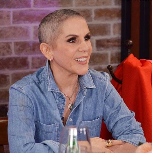 Entre 2000 y 2013, Jones apareció en las películas ‘El misterio de la trinidad’, ‘Voy a explotar’, ‘Suite deseo’ y ‘Tercera llamada’, entre otras. 
<br>