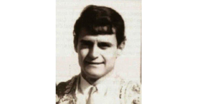 Otra de las pasiones del actor era la tauromaquia. Cuando tenía 17 años debutó como torero en una pequeña plaza de Ciudad Nezahualcóyotl pero esta faceta de su vida también la abandonó para brillar en los escenarios.