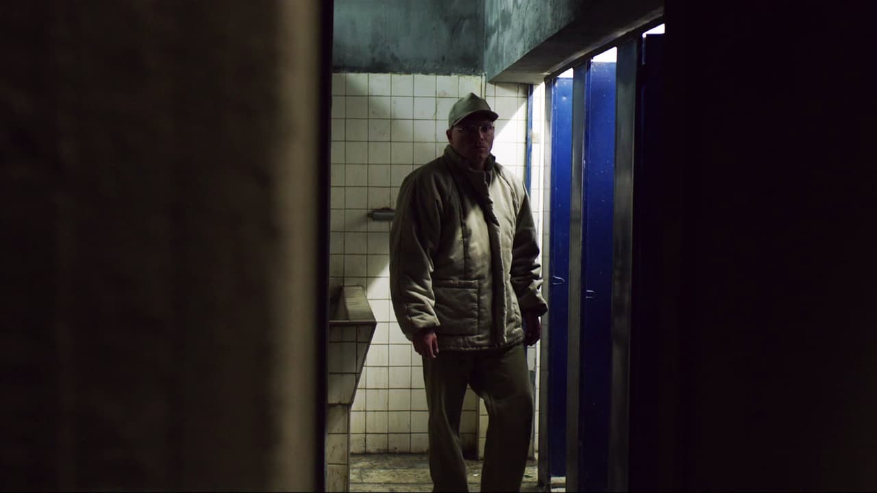 El hombre de Raciel entró en el baño para tomar la pistola escondida y terminar la misión.