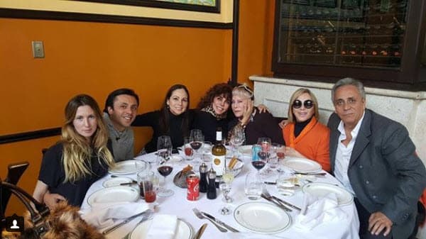 "Celebrando a mi mami! ❤️ Feliz cumpleaños gorda, te amamos! 🎊🎂🎁🎉", escribió la diva de las telenovelas en Instagram.