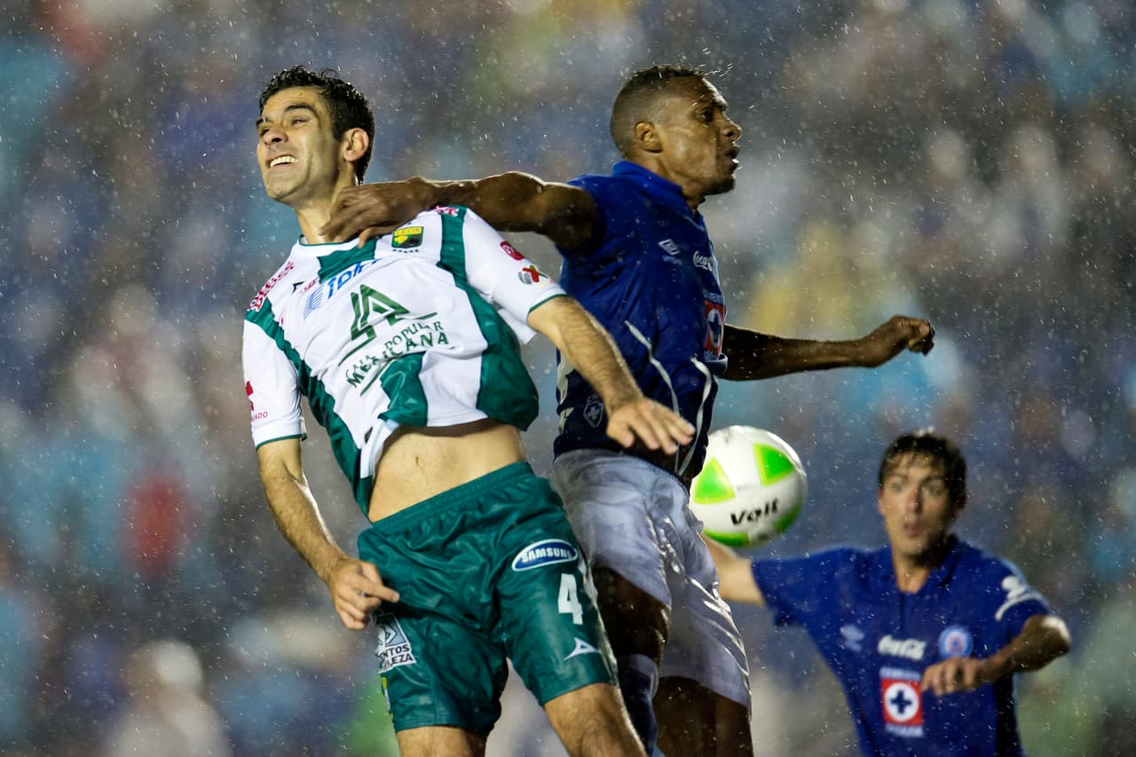 En Liga MX, Perea llegó en 2012 al Cruz Azul y desafortunadamente perdió la final del Clausura 2013 contra el América.