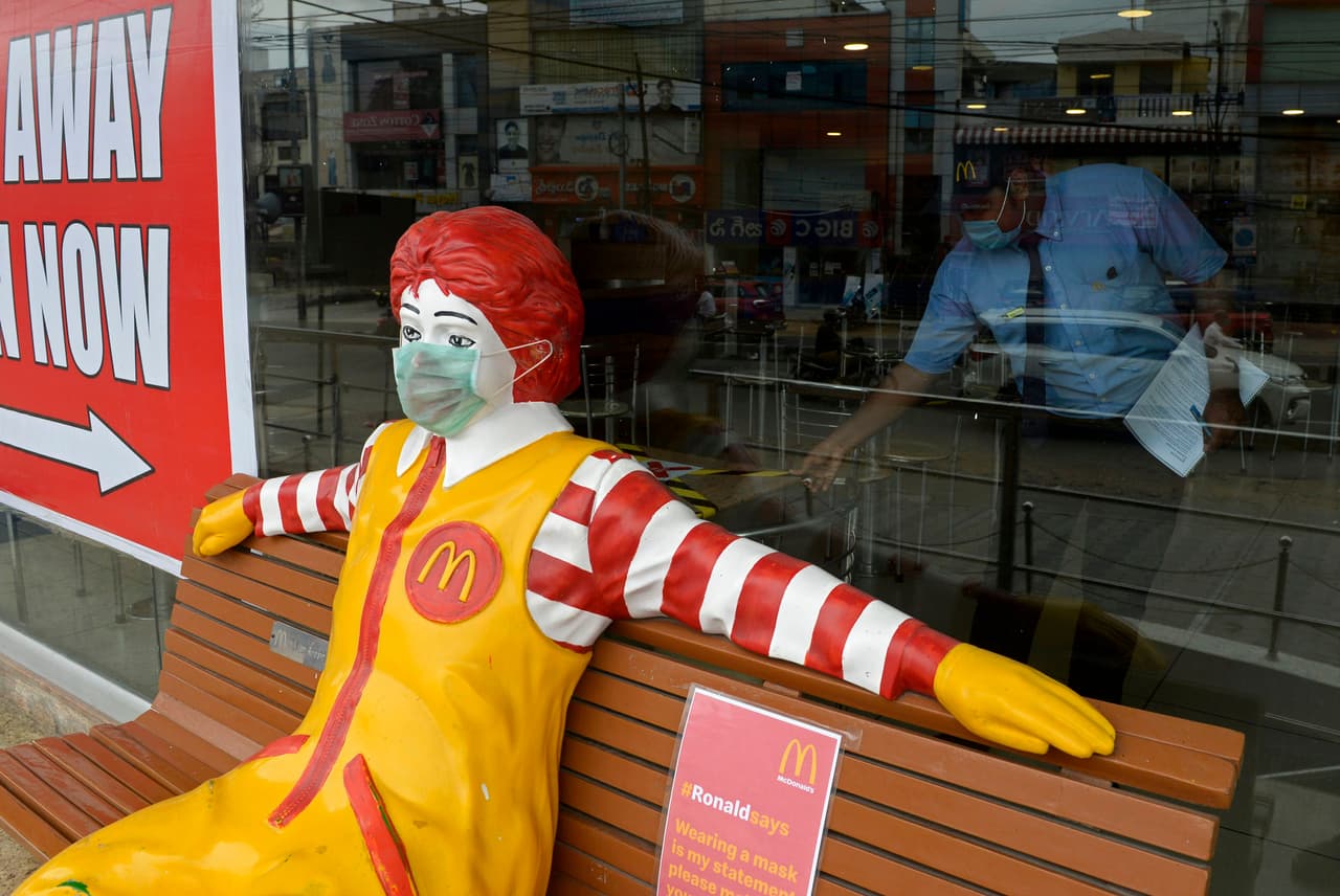 A partir del 1 de agosto, todos los McDonald's de Estados Unidos comenzarán a exigir el uso obligatorio de tapabocas a sus clientes.