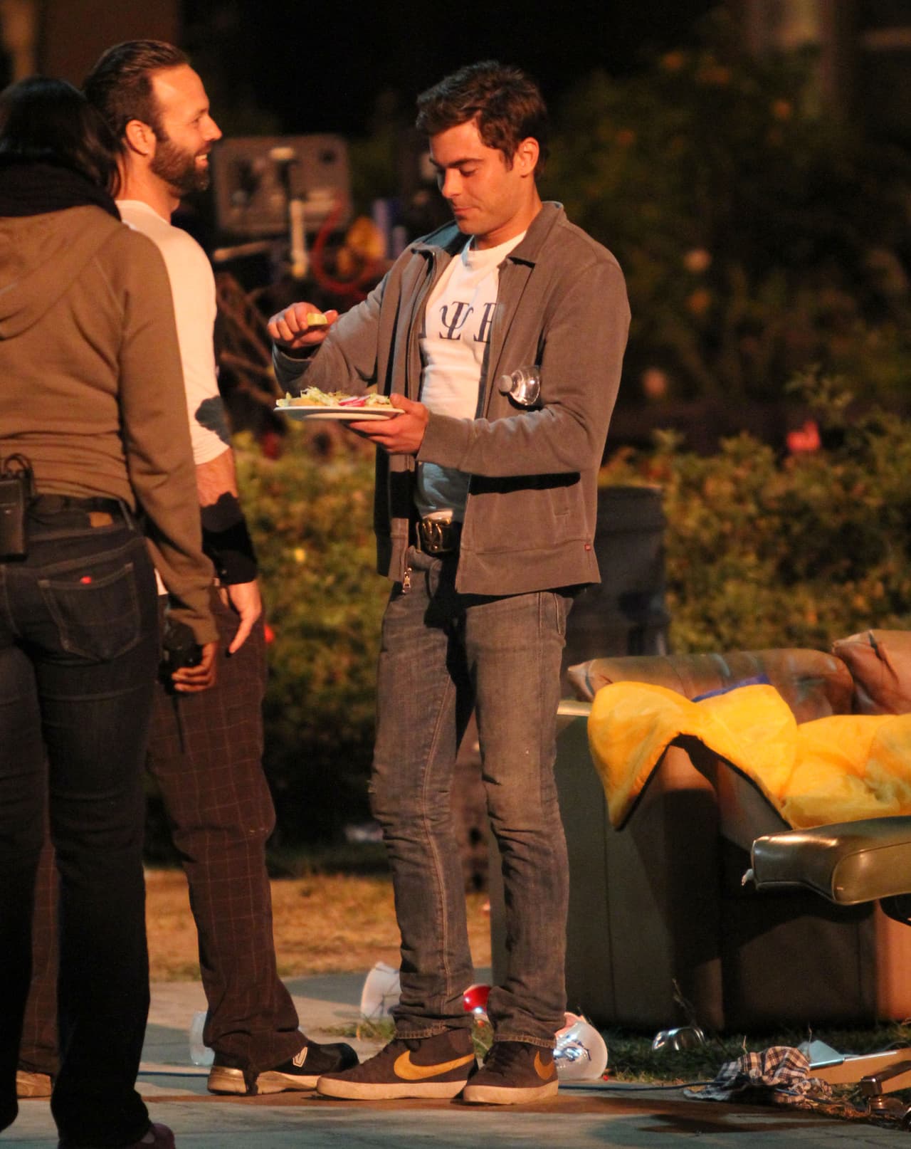 No sabemos de qué son sus tacos, lo que sí pusimos ver es que le gustan con mucho limoncito.