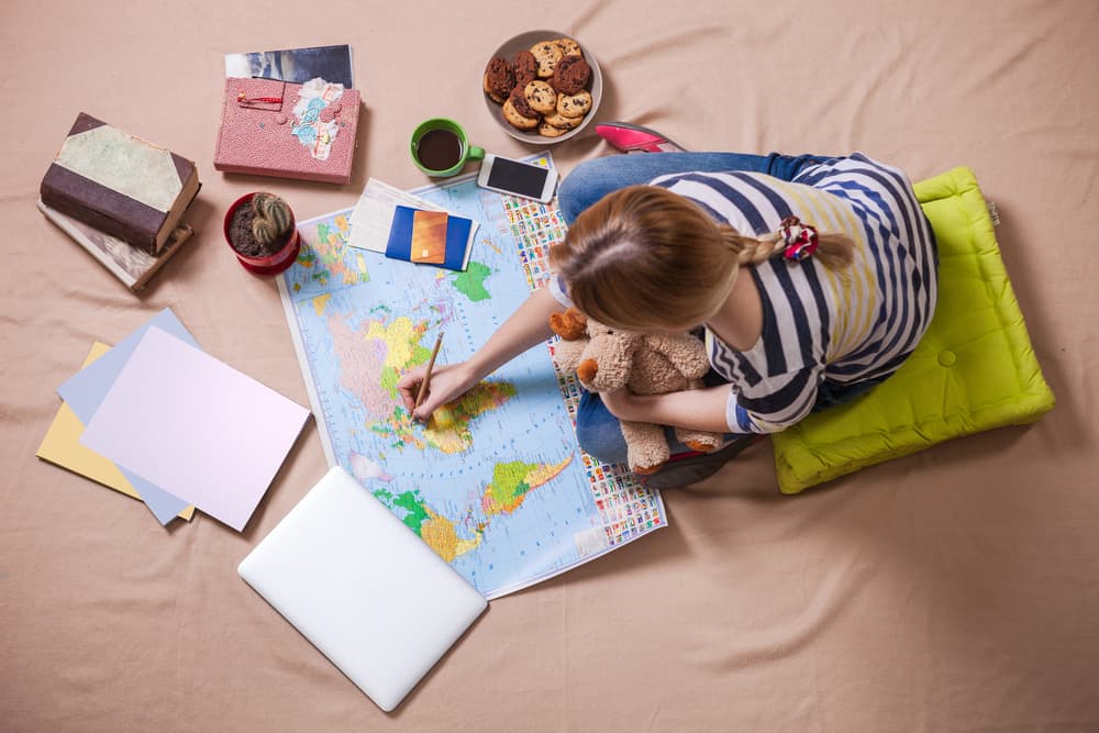 Hay que hacer planes más concretos. Las ideas que no habías podido poner a funcionar, por falta de tiempo, dinero o interés, ahora se ponen frente a ti. Se avecinan días de viajes, con variantes económicas y sentimentales, dos aspectos que te gustan mucho.