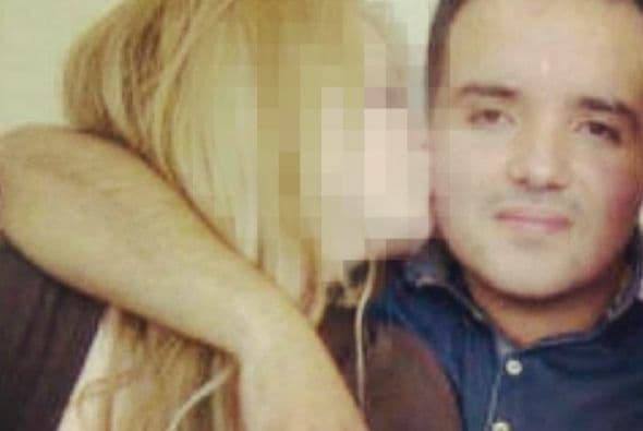 En varias ocasiones subió fotografías en compañía de diferentes chicas rubias.