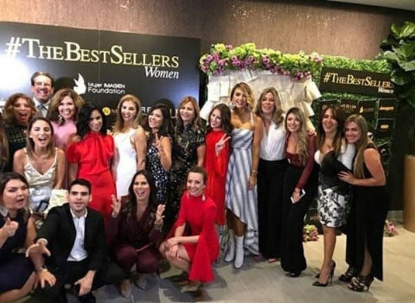 Adamari López, Ingrid Tacher, Gaby Natale Leila Cobo, Luz María Doria, María Marín, Samar Yorde y Claudia Molina fueron otras que recibieron su reconocimiento.