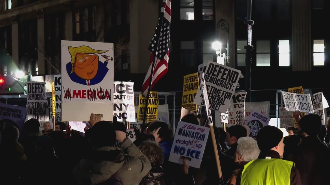 "Es un asesinato": protestas en Nueva York por la muerte de una mujer baleada por ICE en Minneapolis