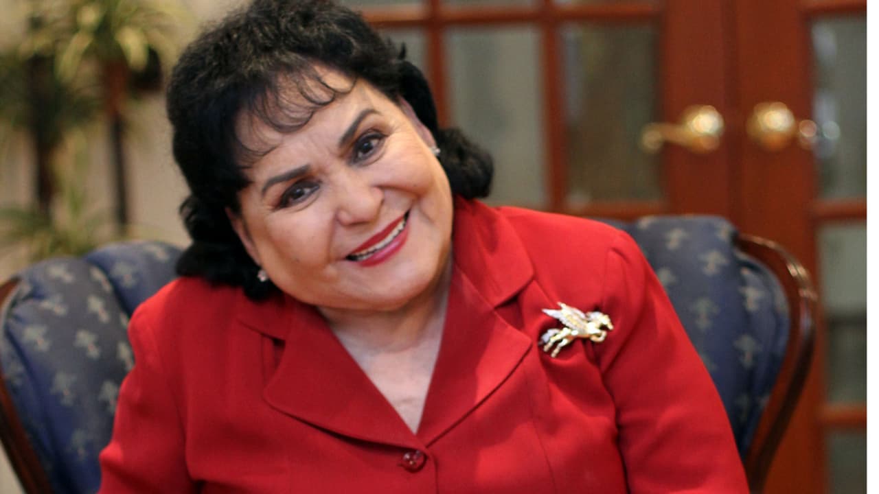 <b>Carmen Salinas, 82 años</b>
<br>
<br>Actriz
<br>
<br>(5 octubre 1939 – 9 diciembre 2021)
<br>
<br>Esta mujer trascendió generaciones gracias a sus interpretaciones de personajes de madre abnegada y guerrera. Se volvió tan cercana a su público que se referían a ella como ‘mi Carmelita’.
<br>