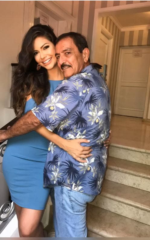 El pasado martes 30 de junio, la mexicana reconoció que ha 
<b><a href="https://www.univision.com/famosos/he-sufrido-mucho-su-partida-ana-patricia-agradece-las-muestras-de-amor-a-su-familia-tras-la-muerte-de-su-papa-video" target="_blank">"sufrido mucho su partida"</a></b> e intentó recordarlo feliz con un video que publicó en su cuenta de Instagram. 
<br>