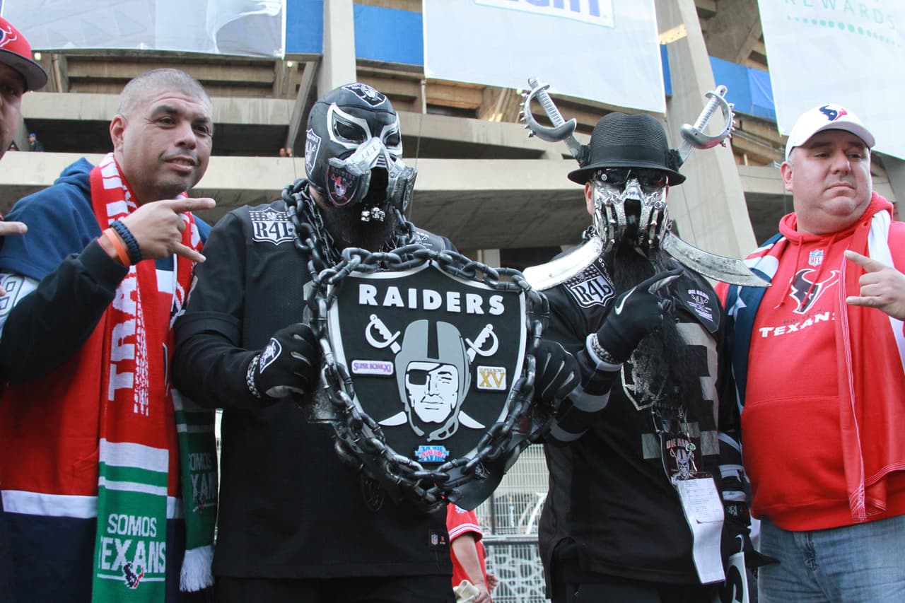 Miles de aficionados y apasionados de la NFL se dieron cita en el estadio Azteca para presenciar el duelo de Monday Night entre Raiders y Texans.