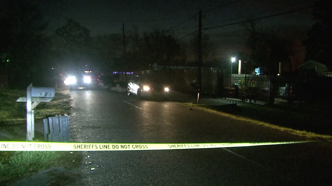 <a href="https://www.univision.com/local/houston-kxln/hcso-muere-una-pareja-durante-la-noche-de-navidad-en-la-calle-daun-en-houston-video">Una pareja murió</a> pasada la medianoche de este 25 de diciembre en lo que la Oficina del Alguacil del condado Harris maneja como un presunto caso de asesinato-suicidio.