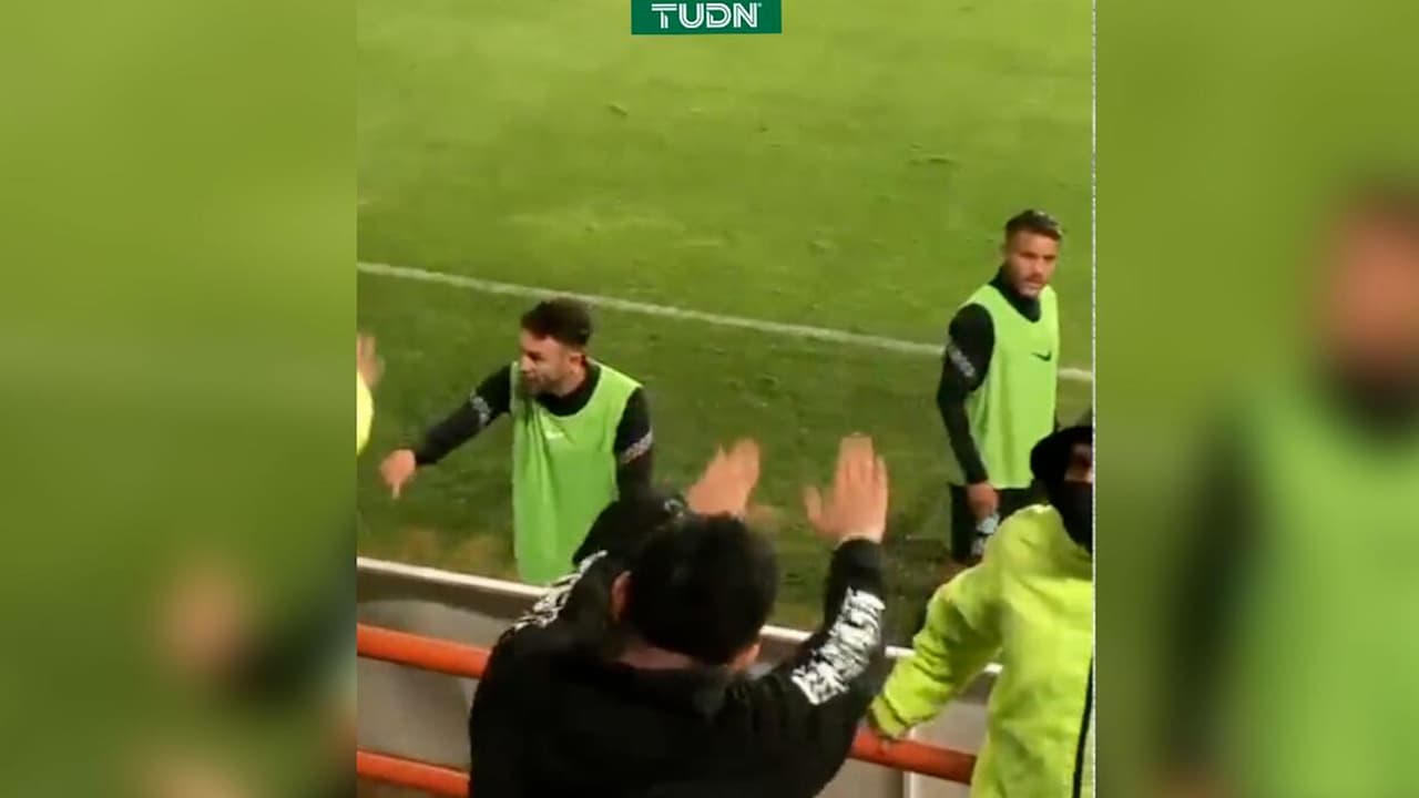 Por racismo, Layún y Jonathan se encaran con fans del Pachuca