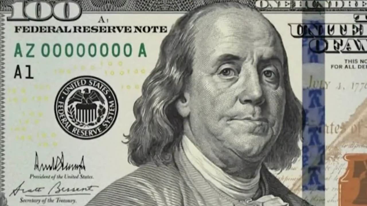 Inicia la distribución de los nuevos billetes de 100 dólares con la firma del presidente Trump