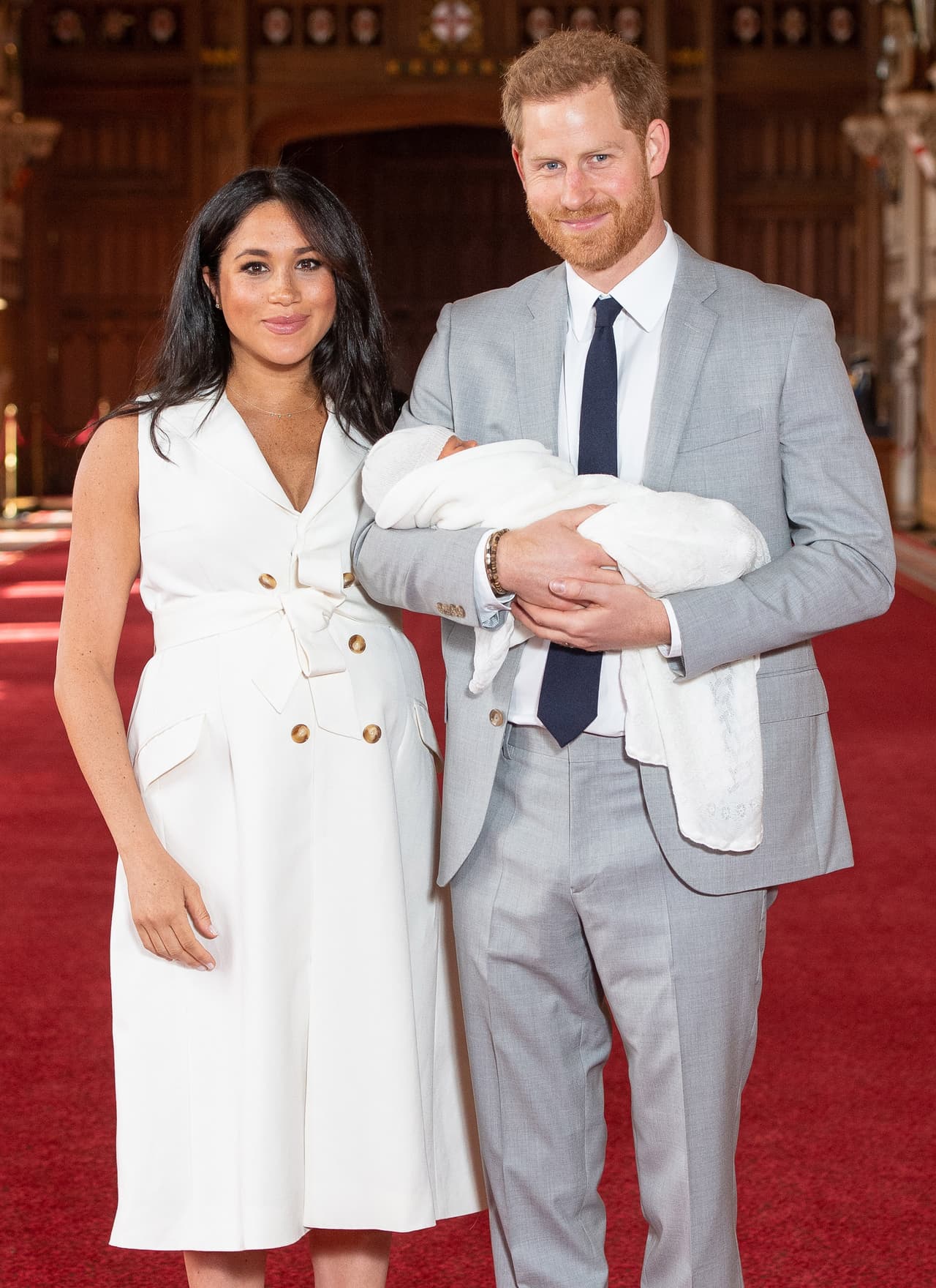 Sin embargo, ese cinturón atado justo el lugar en el que en otro momento sería la parte más esbelta del cuerpo lo decía todo: la cintura de Meghan no había vuelto a ser la de antes...