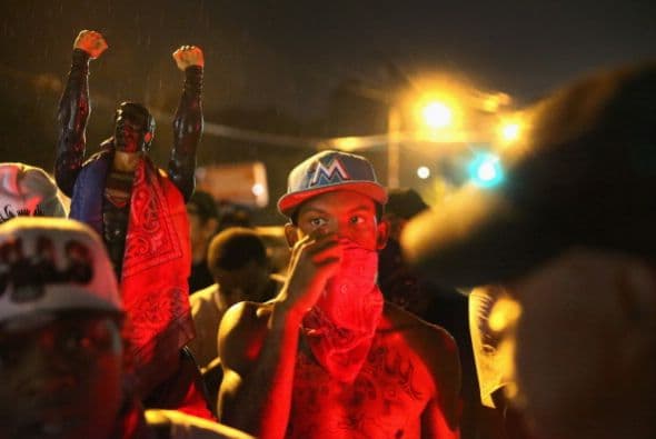 El toque de queda entró en vigor a medianoche y estuvo vigente hasta las cinco de la mañana.