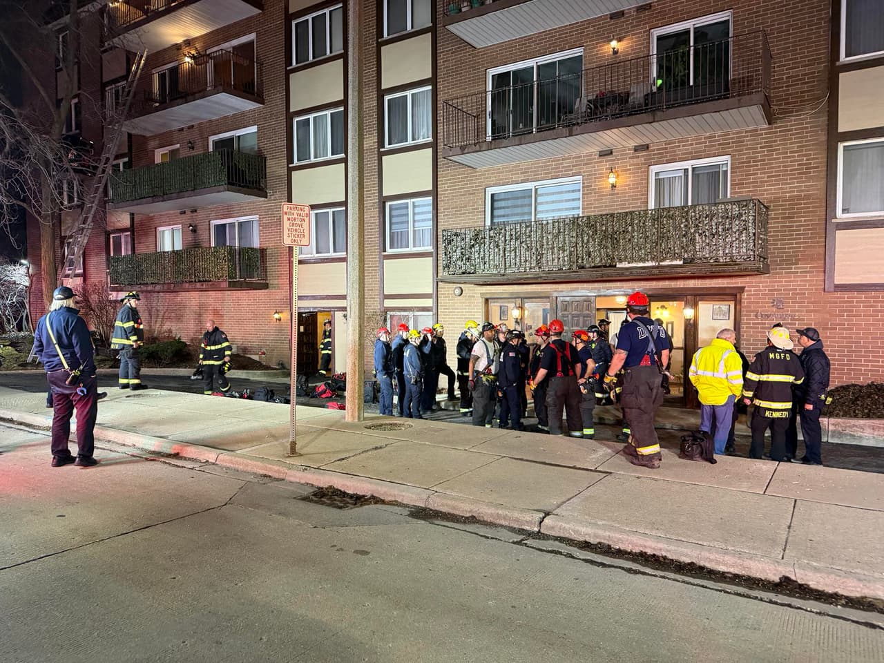 Al menos 50 personas fueron evacuadas tras derrumbe parcial en edificio de apartamentos en Morton Grove