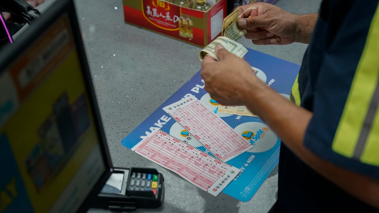 Boleto de Powerball en Inland Empire gana $2.8 millones tras sorteo de Nochebuena.