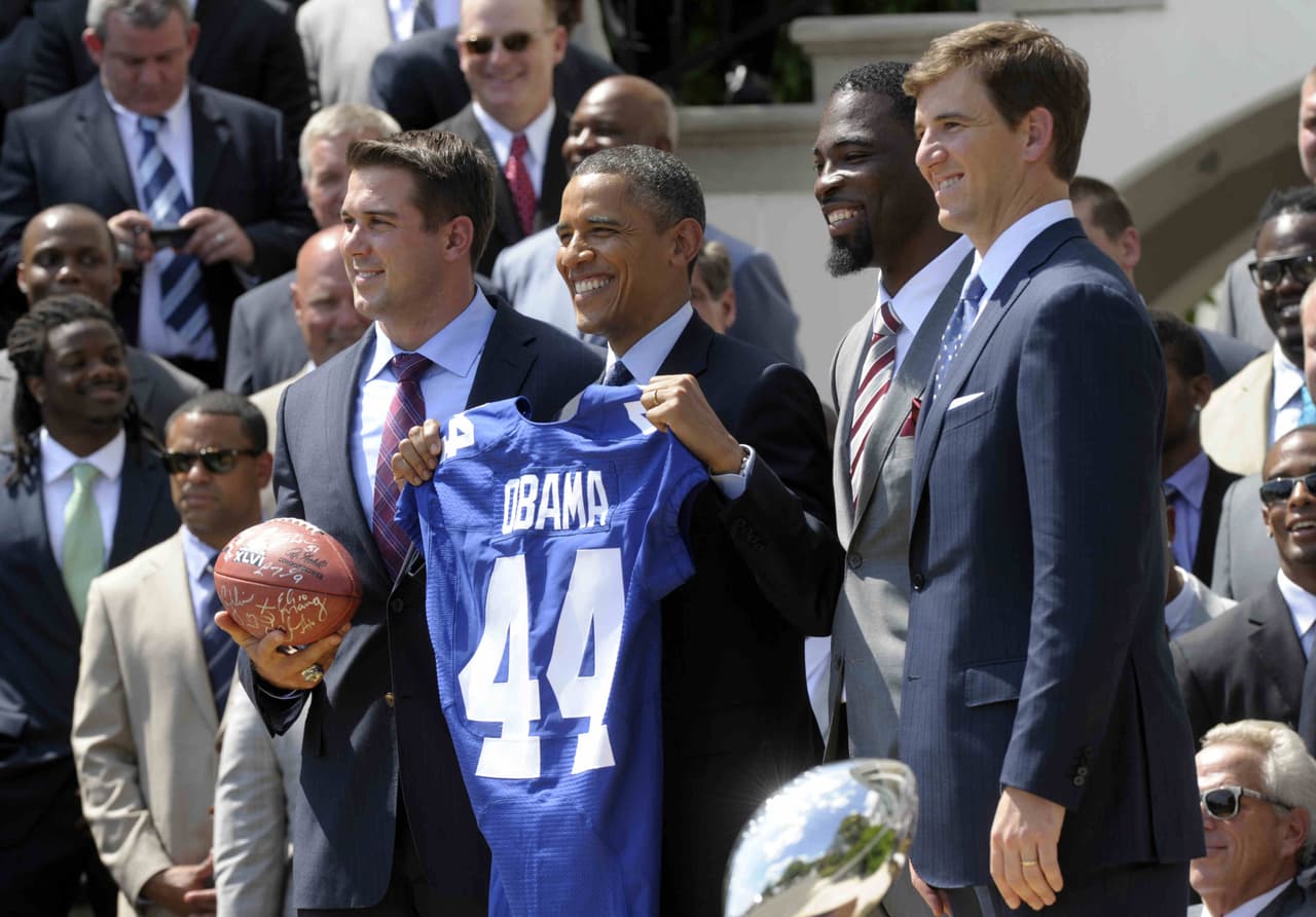 Otra vez en la Casa Blanca, pero ahora con el presidente Obama. Cuarto título de Super Bowl para los New York Giants, segundo para Eli Manning quien entra en un selecto grupo de campeones, quieran o no los mismos críticos neoyorquinos.
