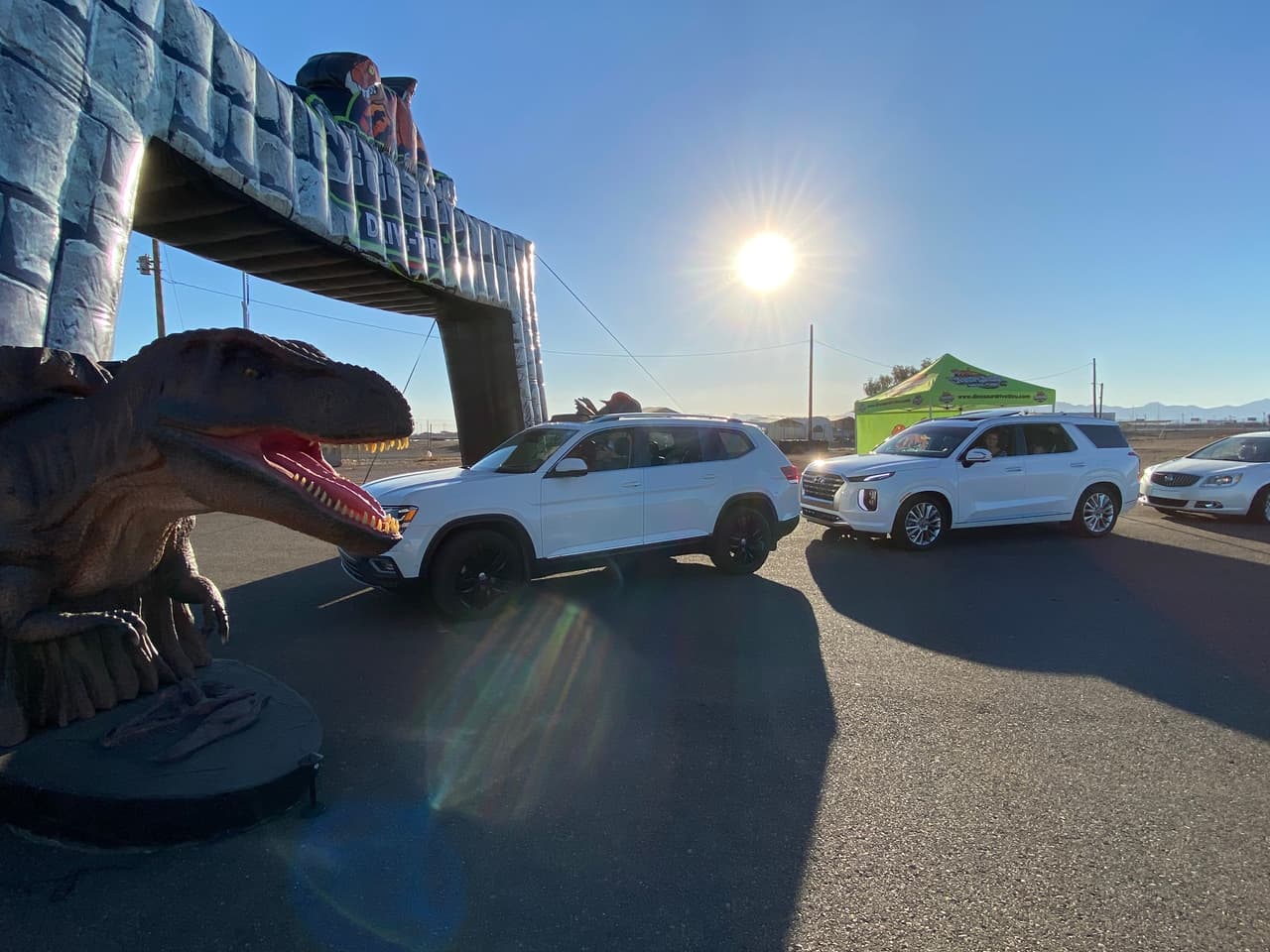 De acuerdo con los funcionarios de la exhibición, los visitantes permanecen en sus vehículos “durante todo el espectáculo de 45 minutos”.
<br>