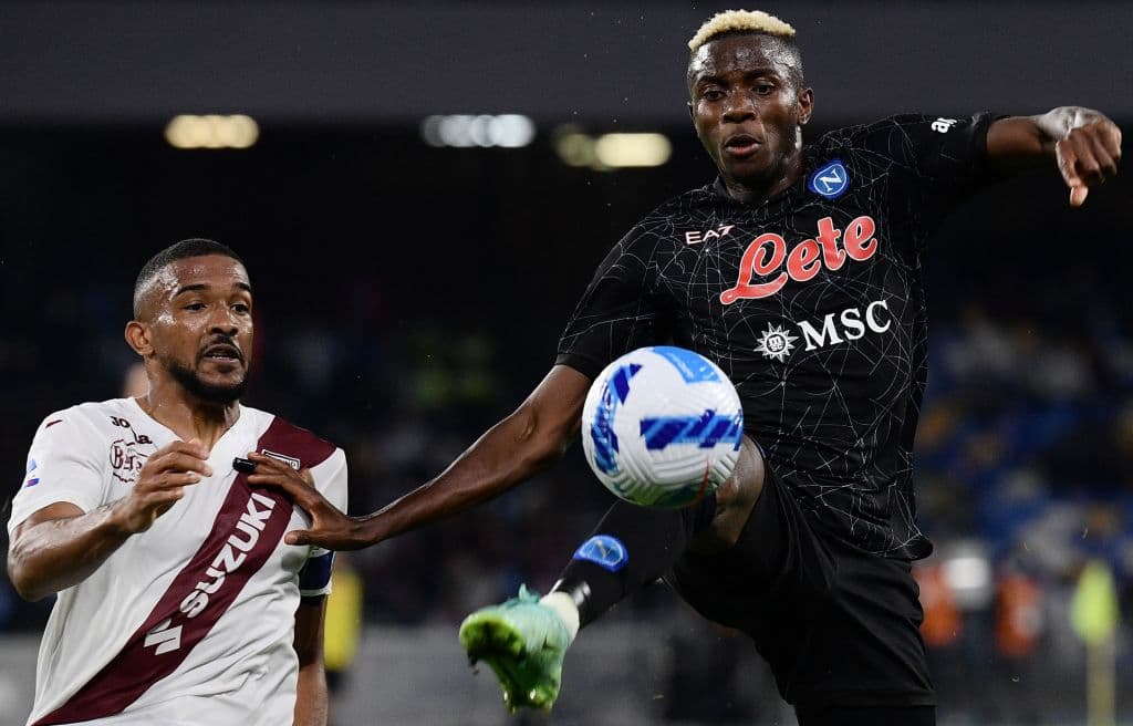 Napoli se impone ante el Torino por la mínima en el Estadio Diego Armando Maradona, durante la octava fecha de la Serie A. Ya al filo del partido, Victor Osimhen le dio la victoria a los locales y tienen 24 puntos de 24, ¡imparables!