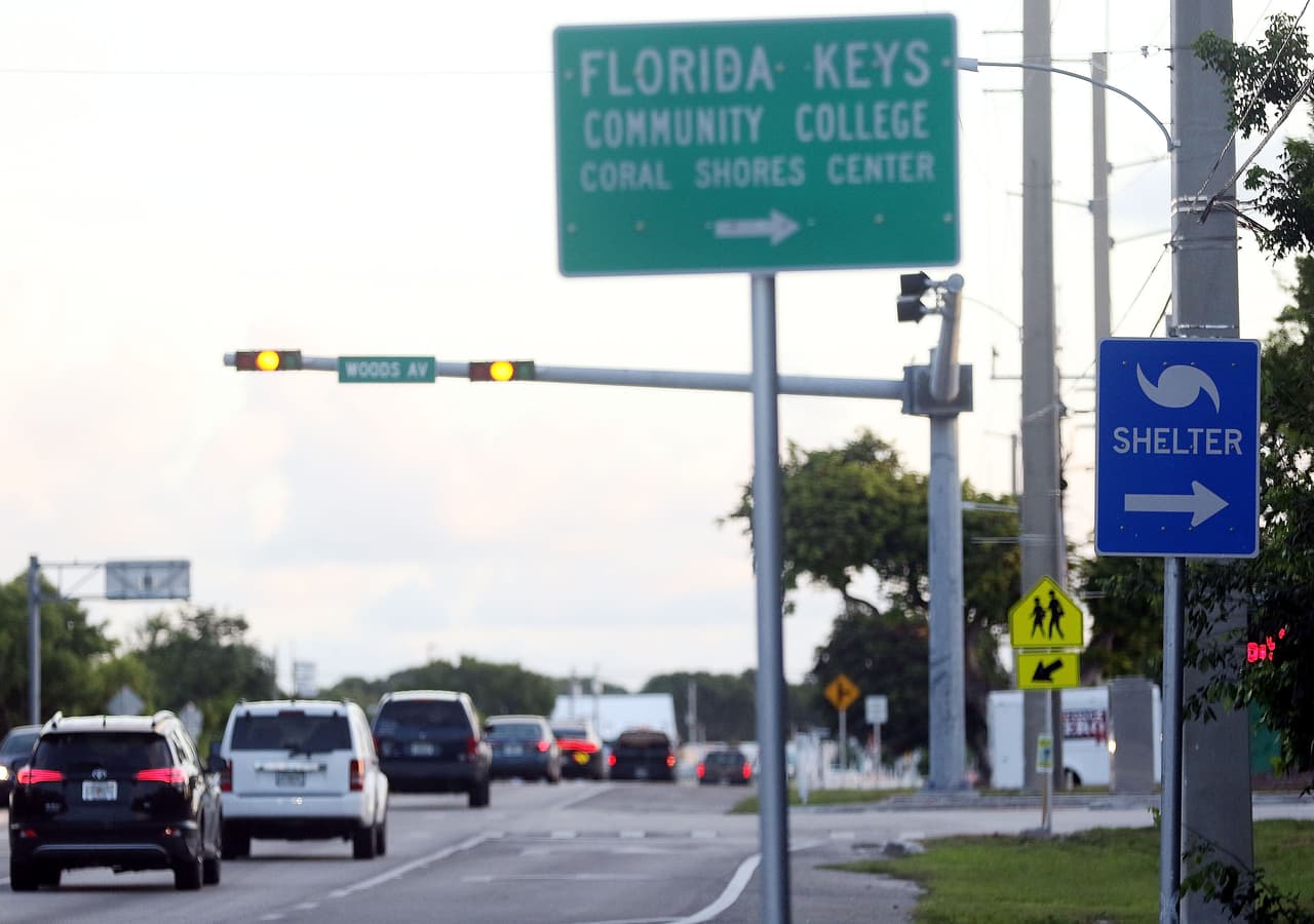 Si tienes que evacuar, sigue documentando todo, guarda recibos de gastos de comidas, hoteles y transporte en caso de que esto pueda ser cubierto también por el seguro.
<br>