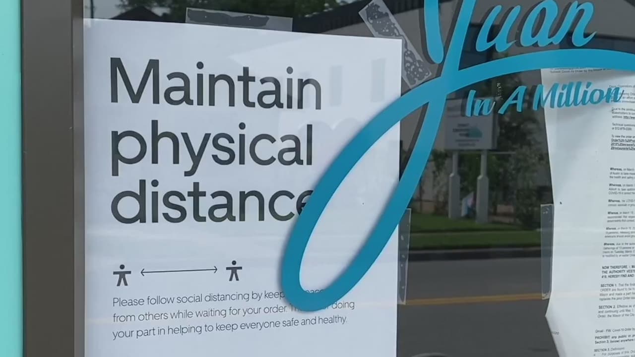 “Debería confiar en la ciencia”, alcalde de Austin critica decisión del gobernador de Texas de reabrir más negocios