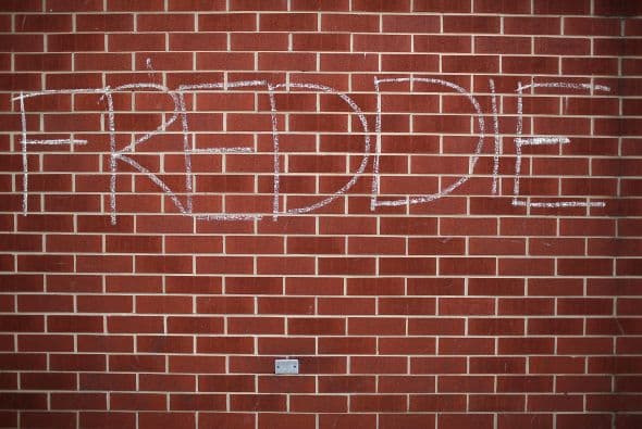 El nombre de Gray dibujado con tiza en la esquina de las avenidas Norte y Pennsylvania.