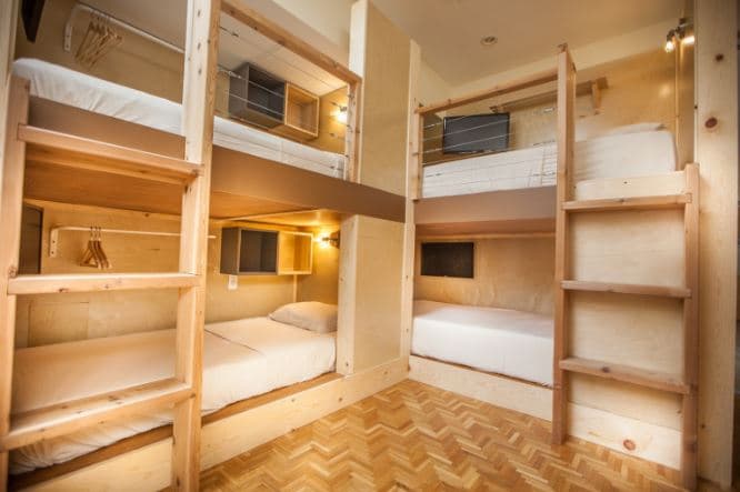 La empresa emergente 
<a href="https://thepodshare.cloudbeds.com/#/?check_in=08/07/2019&check_out=09/07/2019&page=1" target="_blank">PodShare</a> asegura que con su oferta de literas está tratando de ayudar a compensar la escasez de viviendas asequibles en ciudades como San Francisco y Los Ángeles, urbes conocidas por estar entre las que cuentan con las rentas más altas del país.