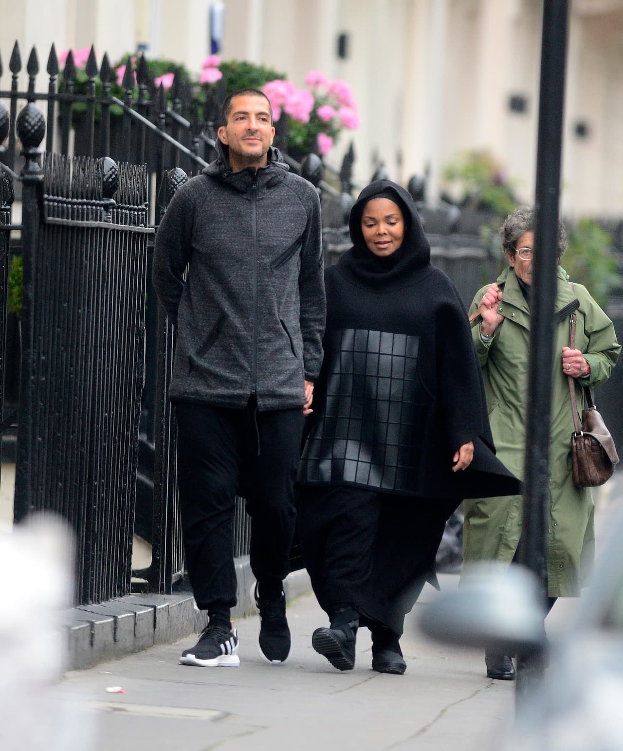 Esta vez se le vio usando la vestimenta típica del Islam.