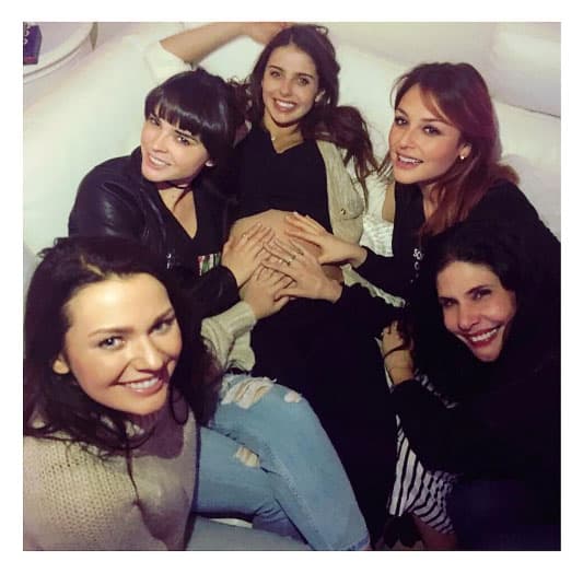 La actriz fue muy apapachada por sus amigas a lo largo de los 9 meses de su embarazo.