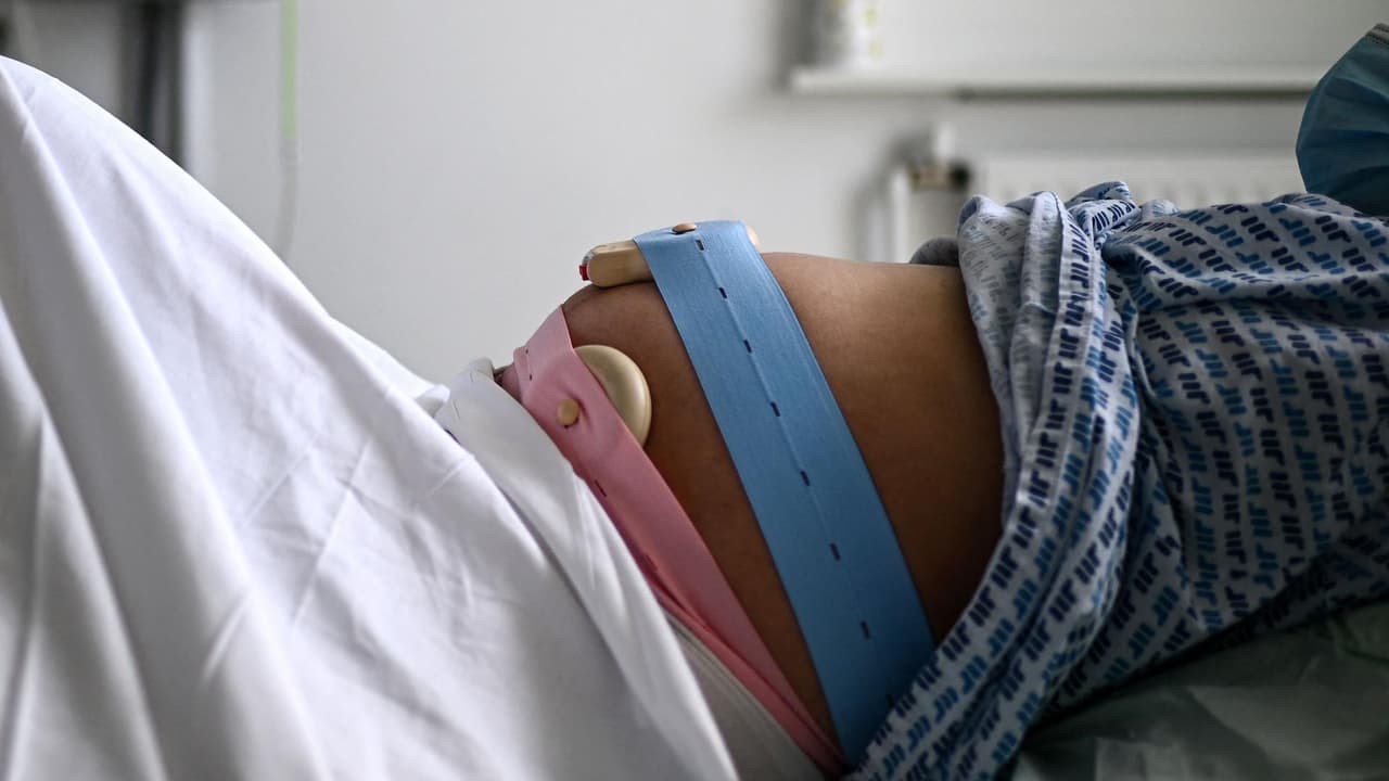 “Inconcebible, pero es la realidad”: el 36% de los condados en EEUU carecen de atención para la maternidad, según estudio