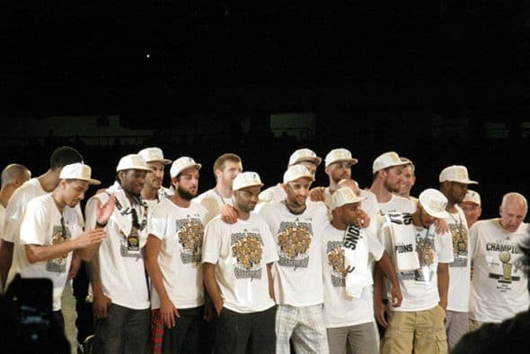 Photos: Spurs Championship Alamodome Celebration 2014
