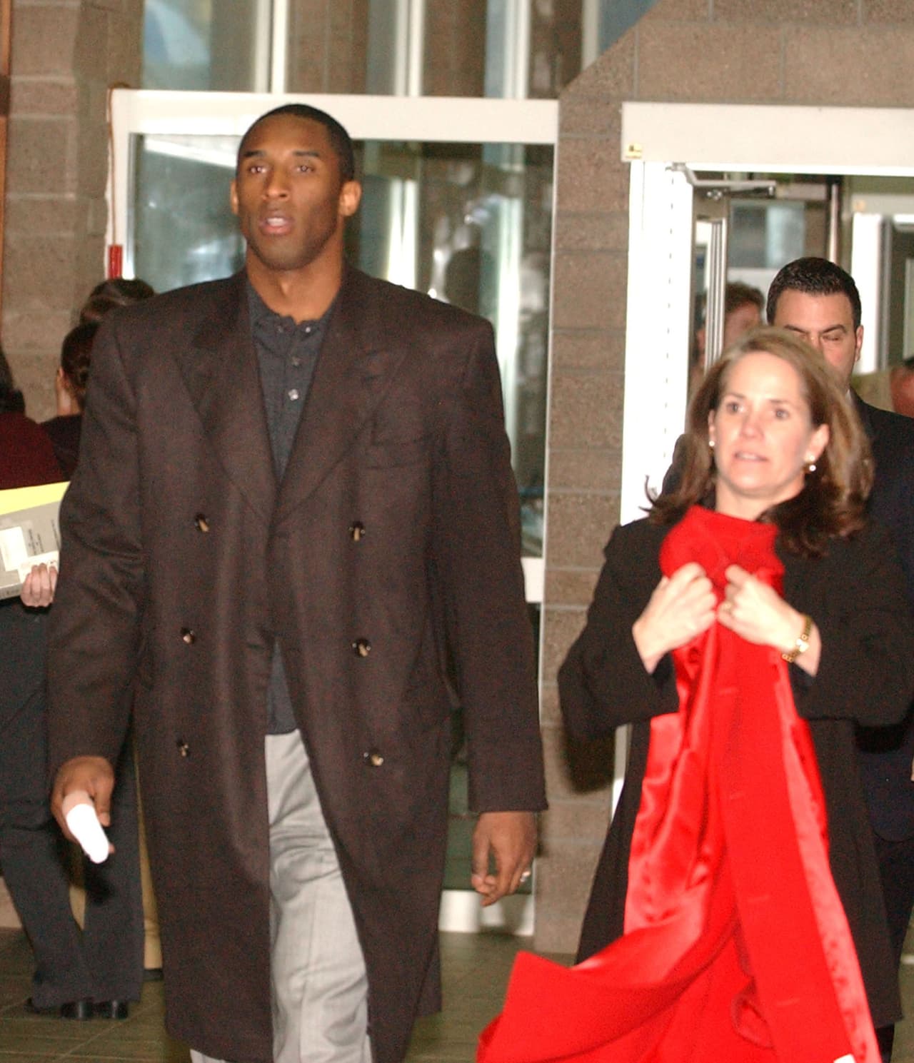 En el 2003 el basquetbolista Kobe Bryant fue acusado de abuso sexual. La estrella de la NBA aceptó que tuvo relaciones con dicha mujer, pero consensuadas, por lo que llegaron a un arreglo entre las partes. Sin embargo, McDonalds, Sprite y Nutella le dijeron adiós.