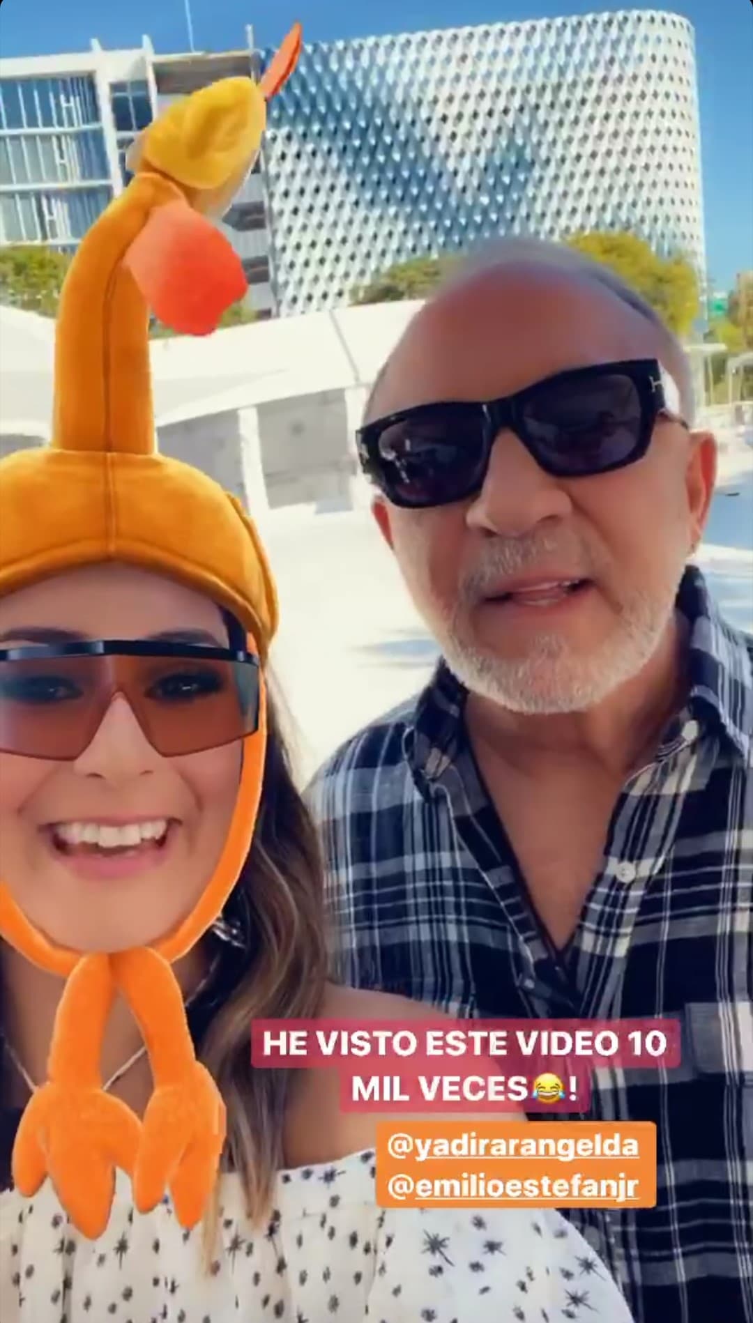 Jessi y el productor cubano no perdieron la oportunidad de usar los filtro de las aplicaciones de las redes sociales, ambos se divirtieron a lo grande.