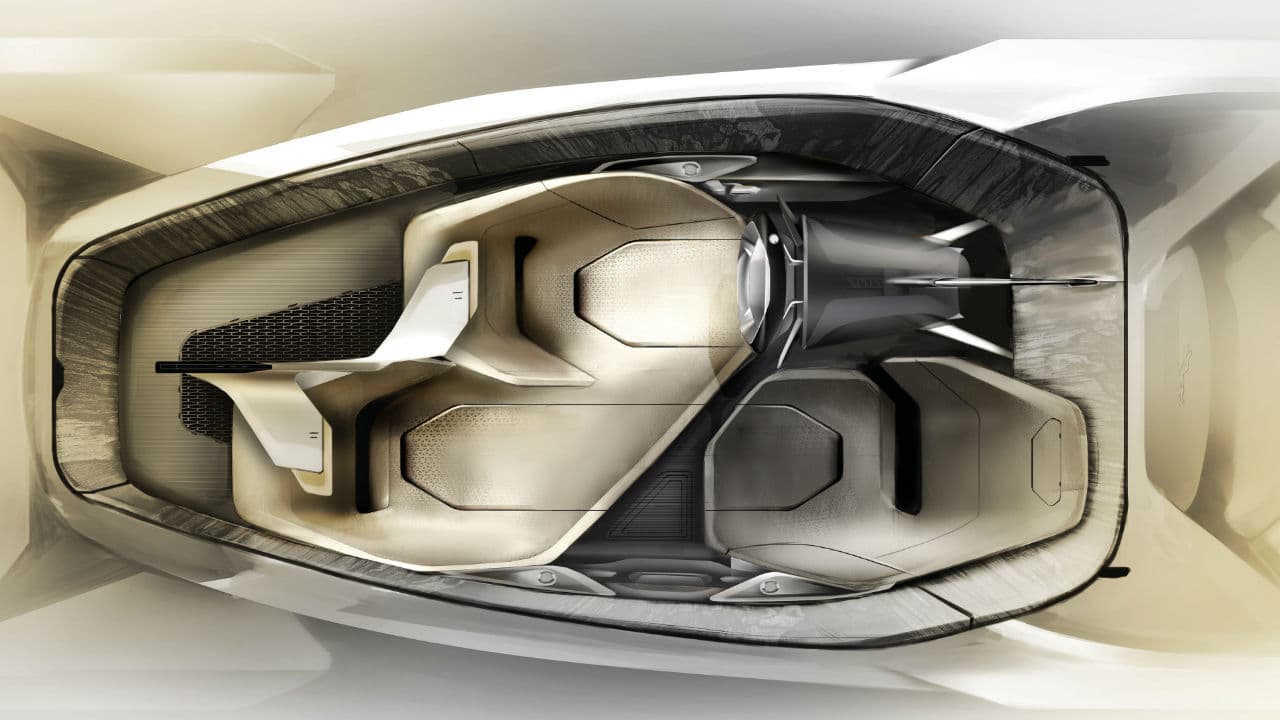 El
<b> Jaguar Future-Type Concept</b> es un vehículo triplaza (2+1). El conductor goza de un asiento individual y la segunda plaza también está ubicada en posición delantera, pero en posición contraria a la del conductor para que, en caso de llevar copiloto, pueda platicar cara a cara con él.