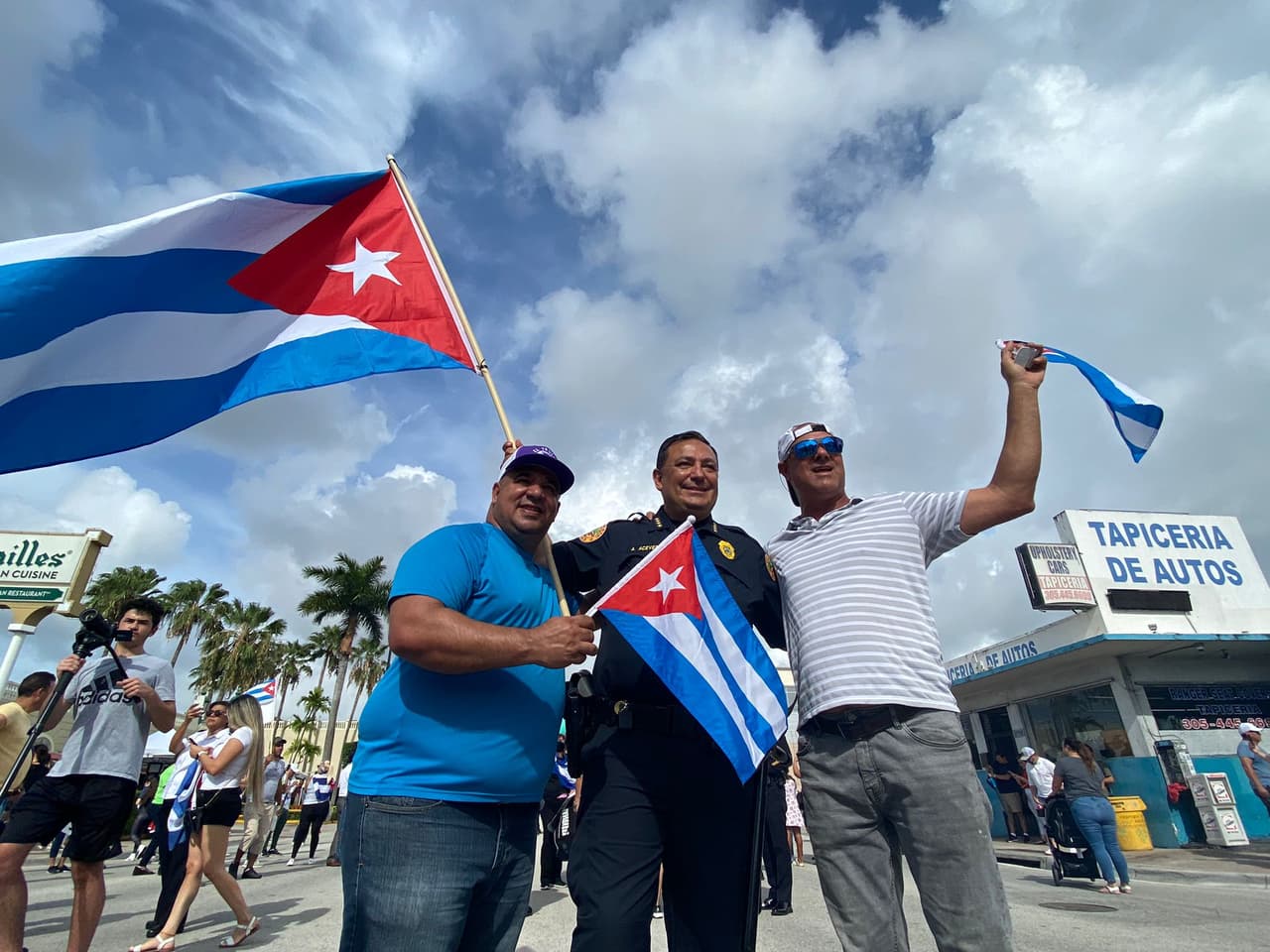 El jefe de la policía de Miami, Art Acevedo, también estuvo en la Calle 8.