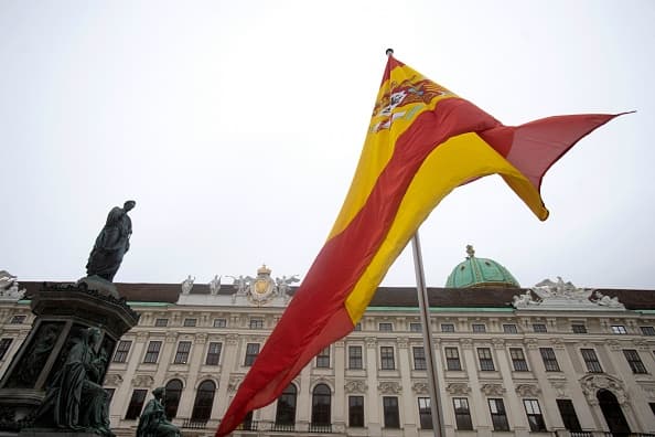 <b>España | </b>Las autoridades sanitarias de este país informaron el viernes que hay 
<b>9 casos confirmados y 21 bajo investigación</b> (19 en Madrid, uno en las Islas Canarias y otro en Andalucía). Enrique Ruiz Escudero, consejero de sanidad de Madrid dijo que están “convencidos de que aparecerán más”.
<br>
<br>Hasta ahora, todos han tenido síntomas leves y no han requerido mayor tratamiento, indicó la ministra de Salud, Carolina Darias.