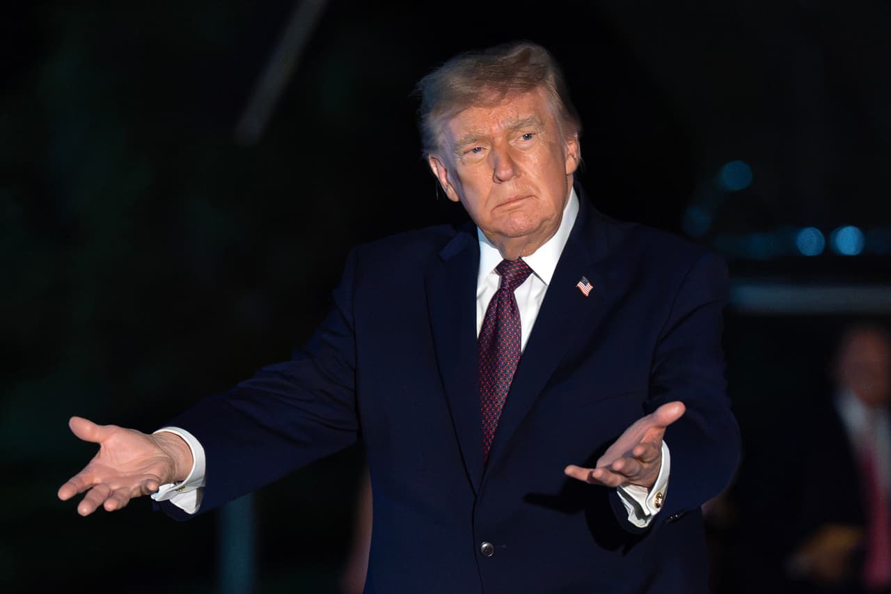 El presidente Trump insta a llamar a senador para que apoye horario de verano permanente