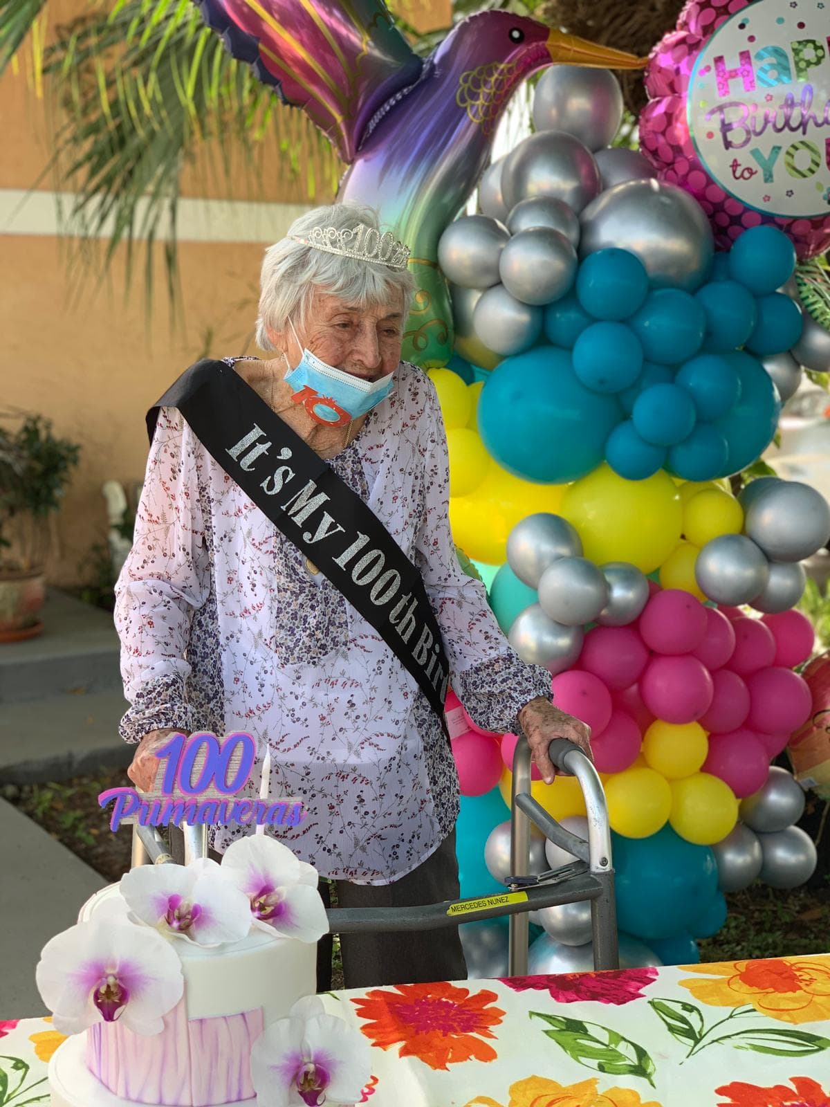 'Meme' no cabía de felicidad y agradeció por cada detalle que le llevó nuestro equipo.