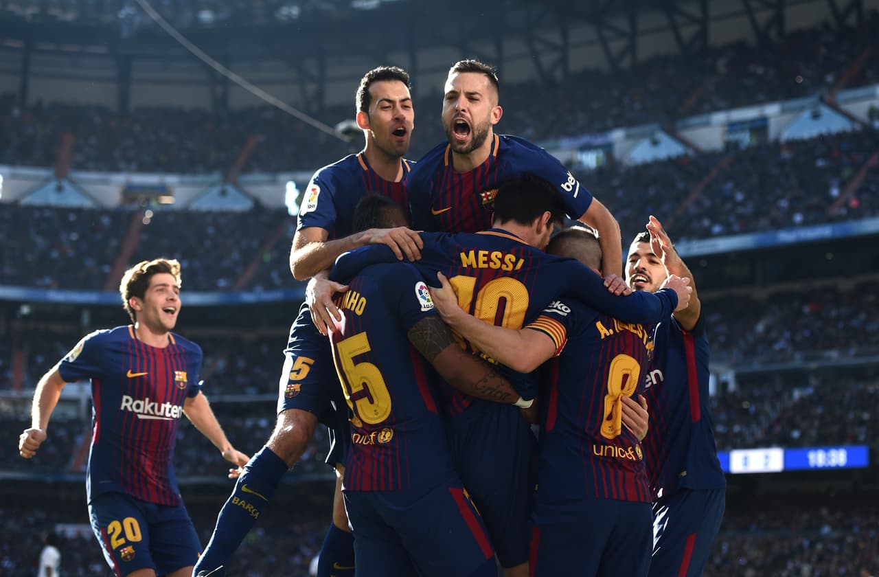 Luis Suárez, Lionel Messi y Aleix Vidal fueron los hombres del gol en este Clásico, en el que el Barcelona se consolidó como líder de La Liga con 45 puntos.