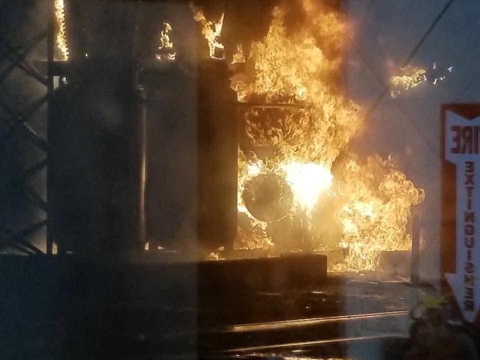 Se restablece servicio eléctrico en el norte de Puerto Rico tras una explosión en una subestación