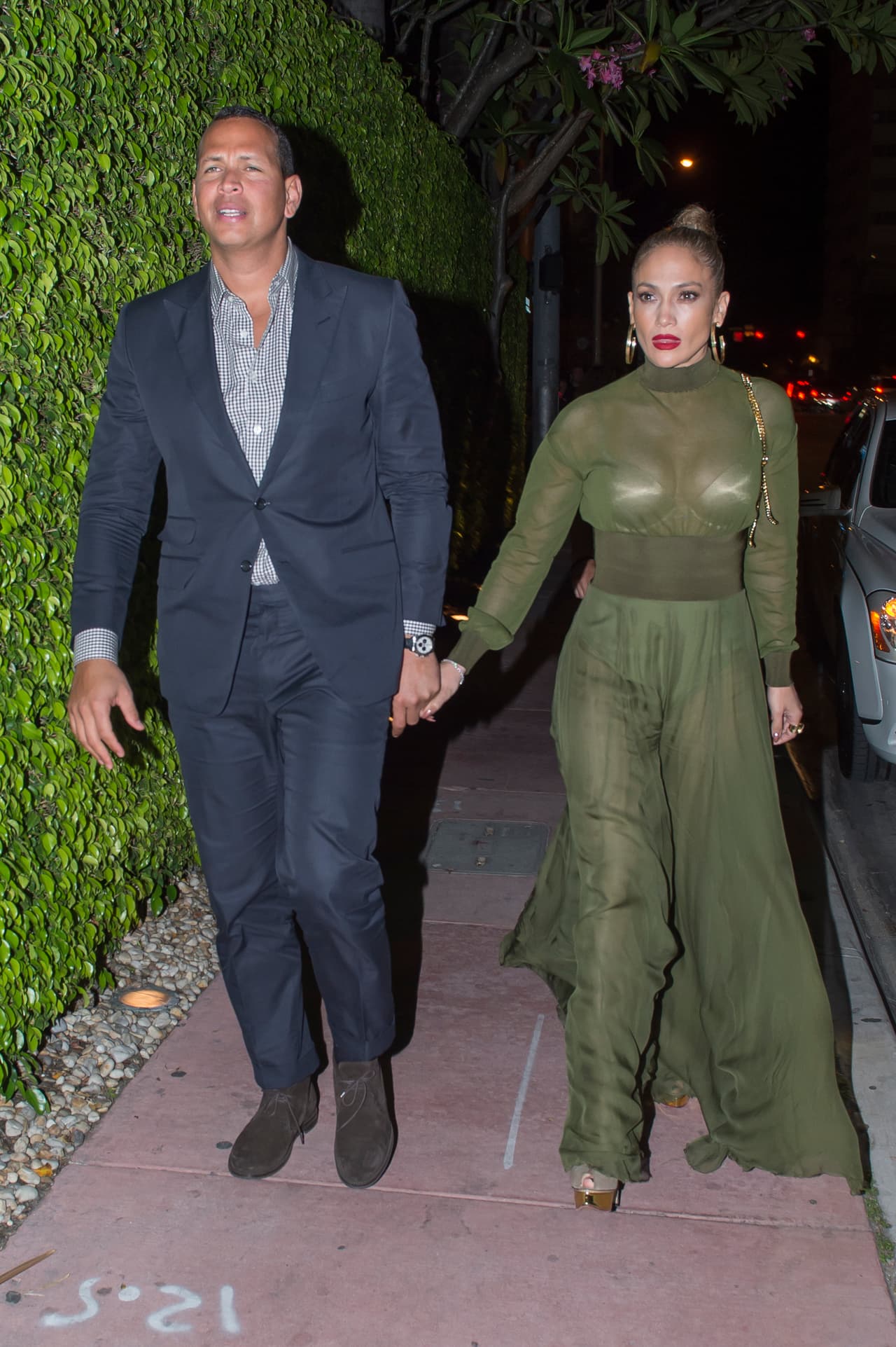 ¡Disfrutando del romance! Jennifer Lopez y Alex Rodriguez fueron vistos cenando en el restaurante italiano Casa Tua.