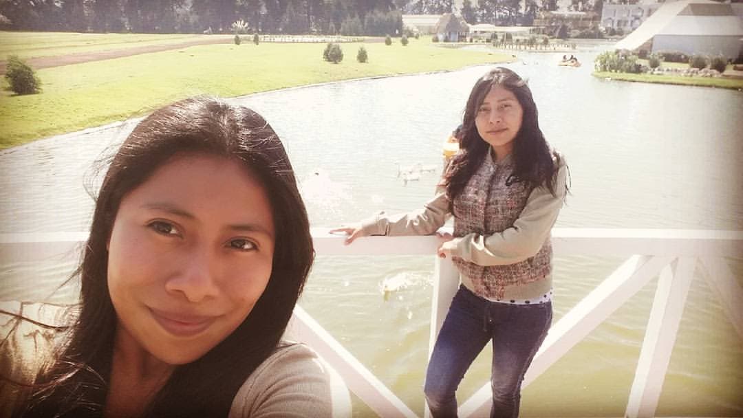 Cuando le preguntaban qué hacía en las distintas locaciones, sólo se limitaba a escribir: "Aquí paseando". Y es que el director de la cinta, Alfonso Cuarón, no quería que se revelarán detalles.