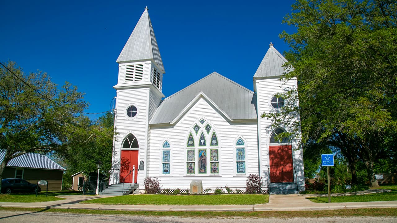Las Bluebonnets están en todo su esplendor en
<a href="http://www.chappellhilltx.com/" target="_blank">Chapel Hill,</a> un poblado al noroeste de
<a href="https://www.univision.com/temas/houston">Houston</a>. Puedes darte un recorrido por el lugar para apreciar también su arquitectura.