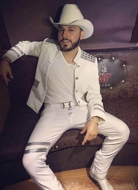 Si de músicos sexys hablamos, tenemos que empezar por Saul el Jaguar.