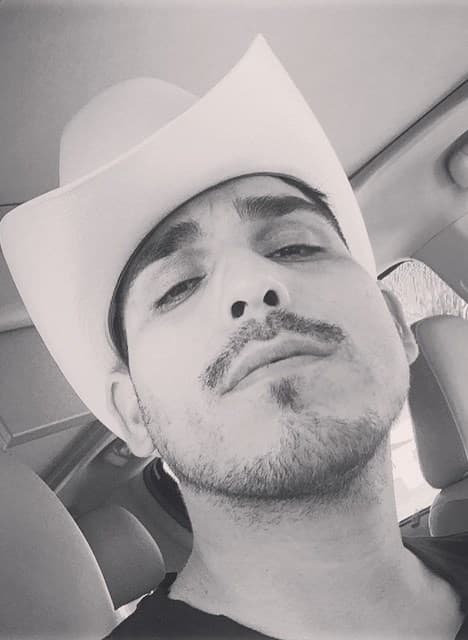 Espinoza es el paquete completo: 'look' y talento.