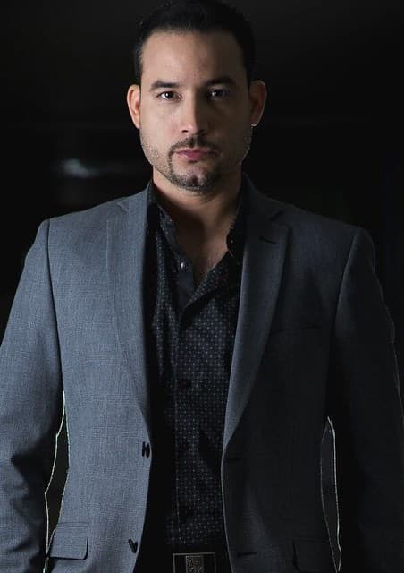 Y no podemos negar que es un músico muy sensual.