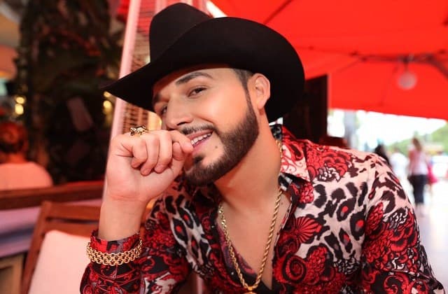 Debemos decir que se ganó muchos puntos cuando se dejó crecer la barba.