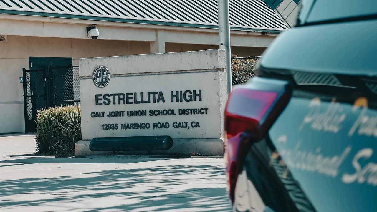 Hombre armado es detenido a las afueras de una preparatoria en Galt