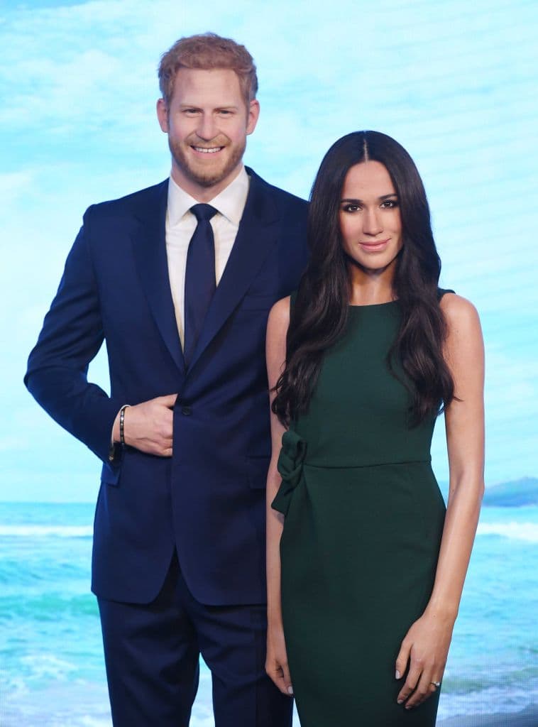 <b>Harry y Meghan Markle</b>
<br>En la sede de Londres de Madame Tussauds se encuentran las figuras de cera de este peculiar matrimonio, sólo que con su salida de la realeza tuvieron que ser cambiadas de la sección de 'royals' al área de celebridades.